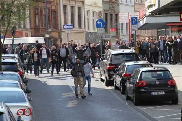 PKK yandaşları terör karşıtı mitinge saldırdı!
