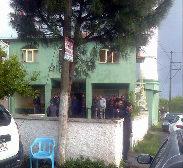 Cenazeyi defnetmek isteyen cemaat neye uğradığına şaşırdı!