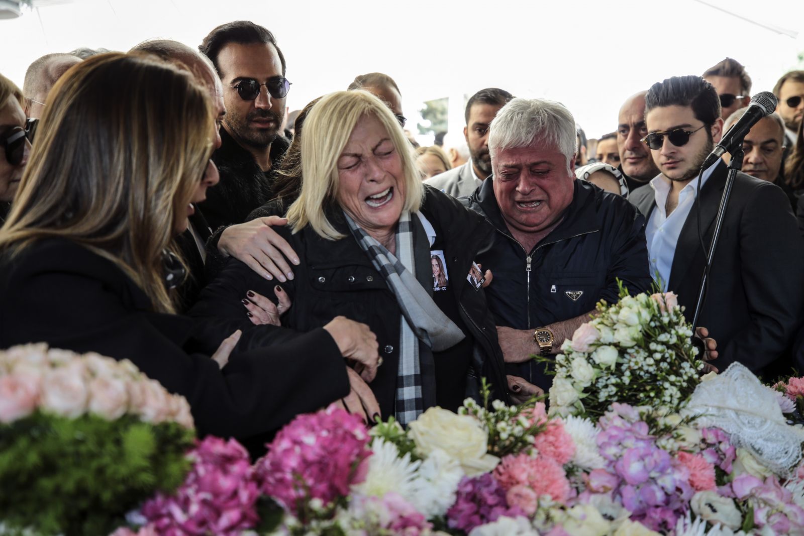 Mina Başaran'ın tabutunu nişanlısı omuzladı, gözyaşları sel oldu