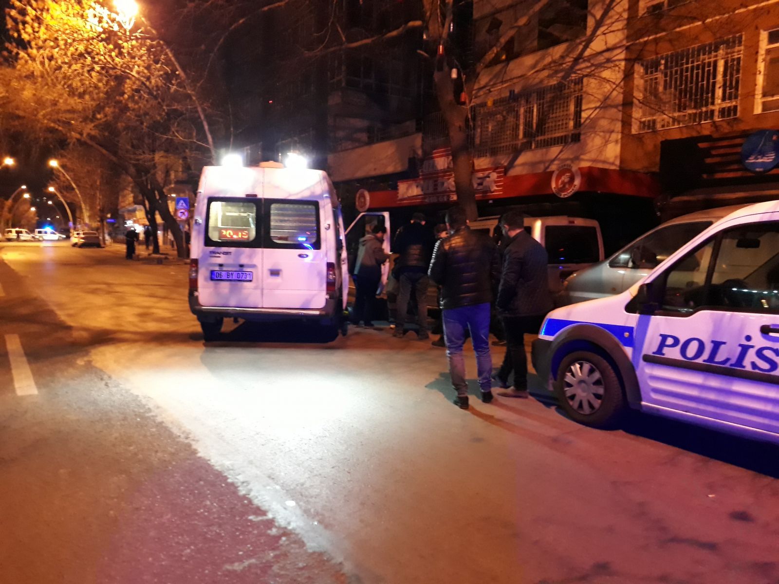 Kendi aracını yaktı, sosyal medyadan tehditler savurdu