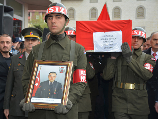 Şehit Uzman Çavuş Sezgin Burak Cantürk son yolculuğuna uğurlandı