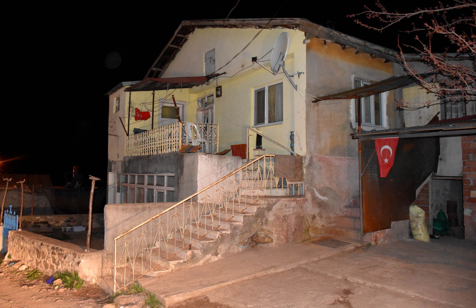 Sivas'ta gece yarısı pompalı tüfekle kız isteme katliamı: 5 ölü