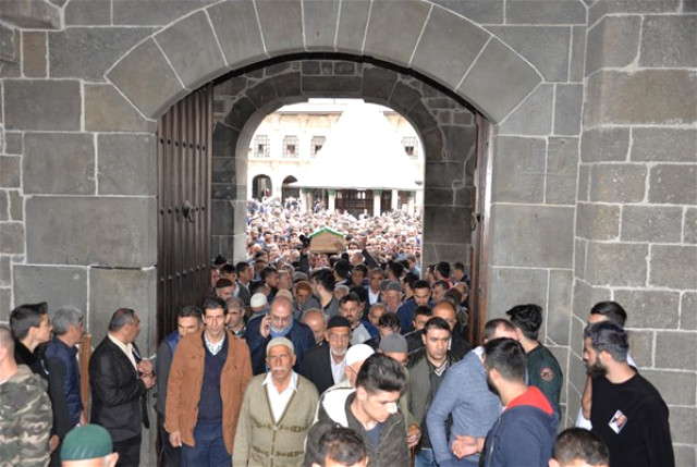 Zaza Şehmuz'un cenazesine İbrahim Tatlıses de çelenk gönderdi