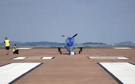 Rolls-Royce'un tam elektrikli uçağı hız rekoru kırdı