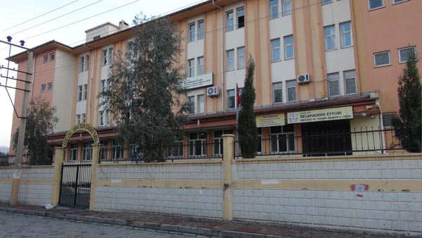 Cizre ve Silopi'de okulların kapısına kilit vuruldu!