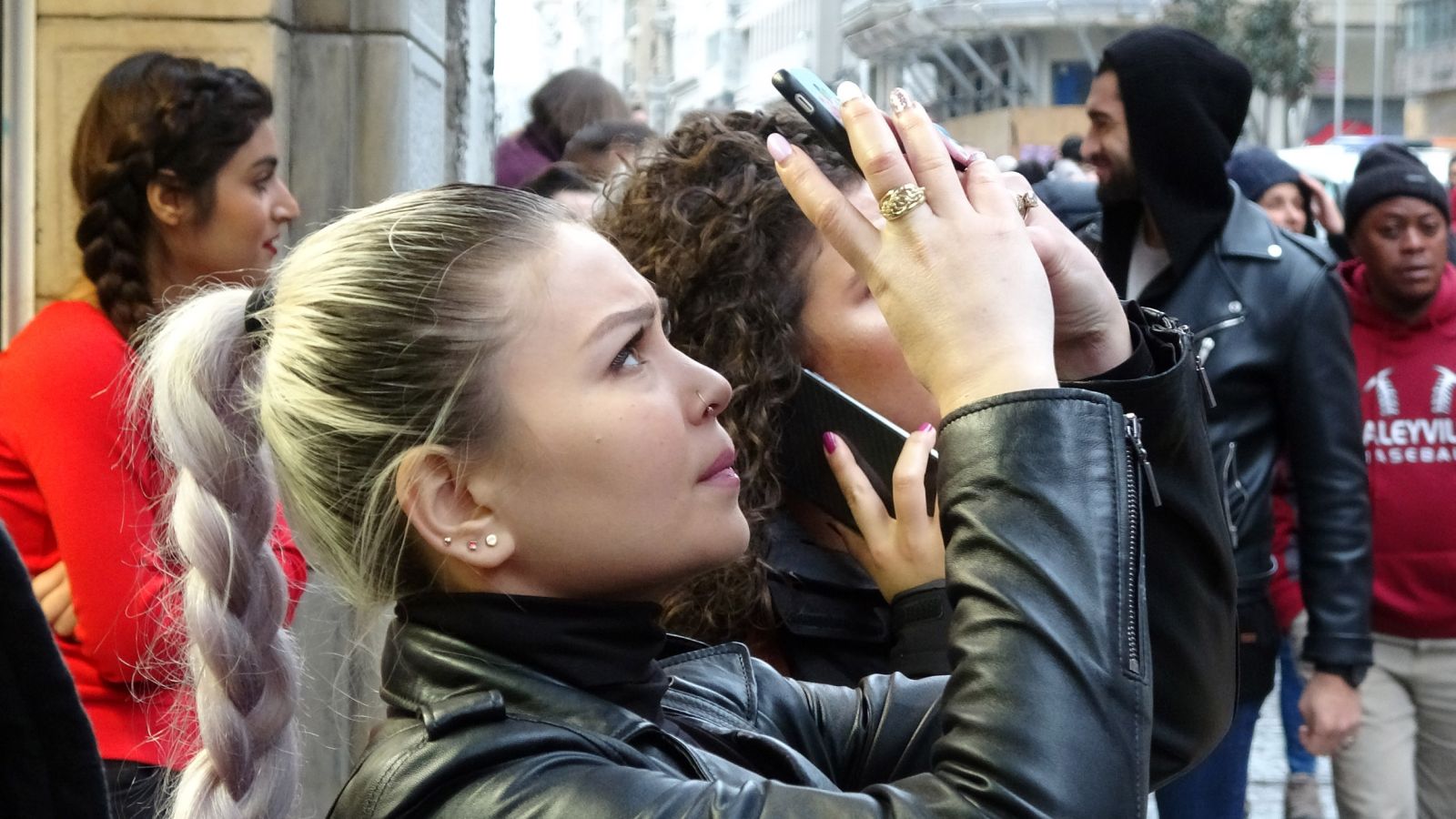 İstiklal Caddesi'nde intihar girişimi