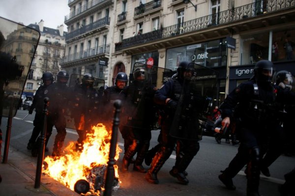 Sarı yelekliler sokağa çıktı, müdahale başladı: 72 gözaltı var