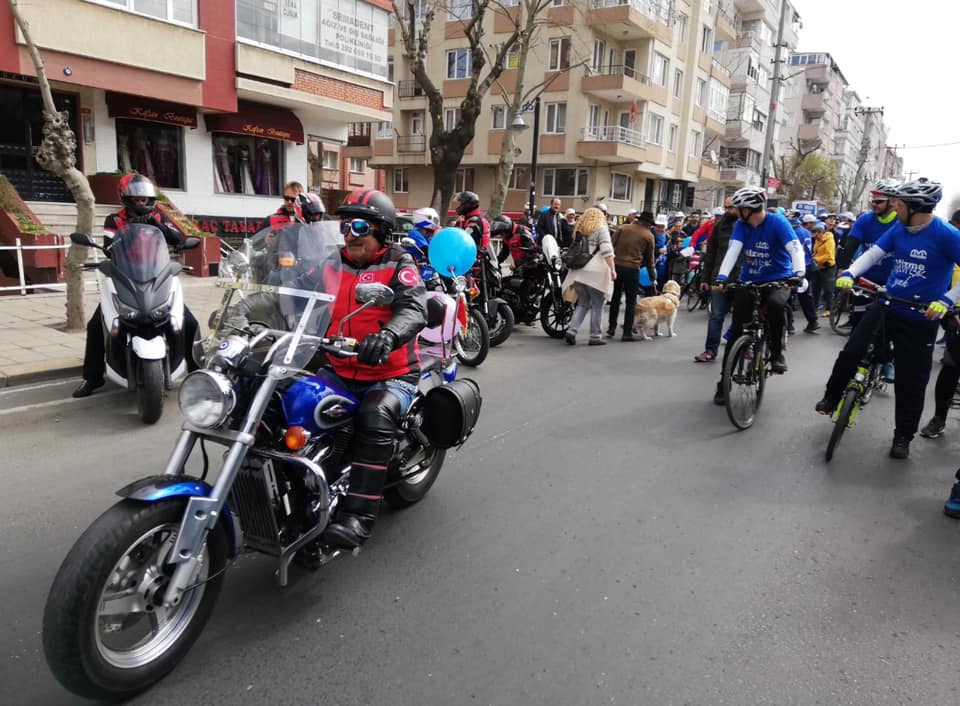 Çorlu'da 'Otizme farkındalık' için yürüdüler
