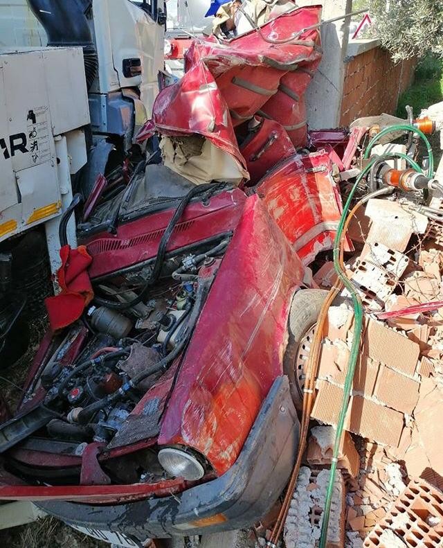 İzmir'de feci kaza: 2 ölü