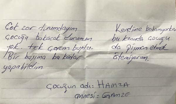Üzerinde notla annesi tarafından terk edildi
