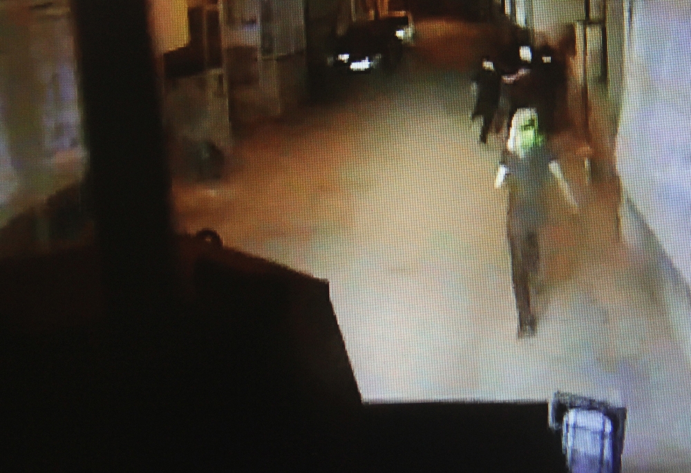 Polise patlayıcı atan terörist böyle yakalandı!