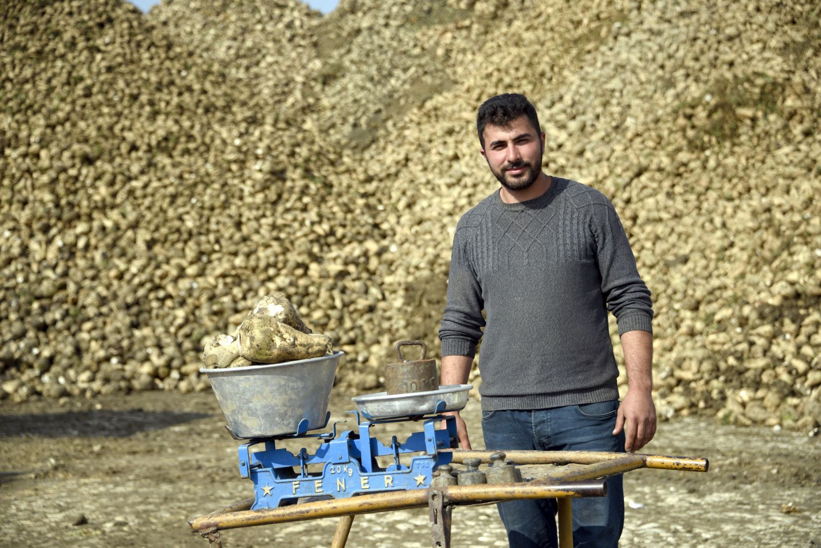 38 dönümden 250 ton ürün alınıyor! Çiftçilerin zorlu mesaisi devam ediyor