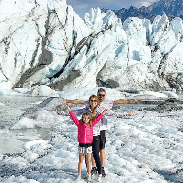 Onların işi ailecek gezmek