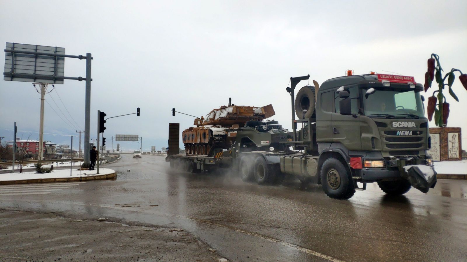 Suriye sınırına tank ve obüs sevkıyatı