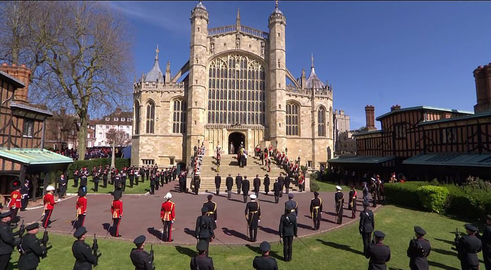 Kate aradan çekildi, Prens William ile Prens Harry sohbet etti