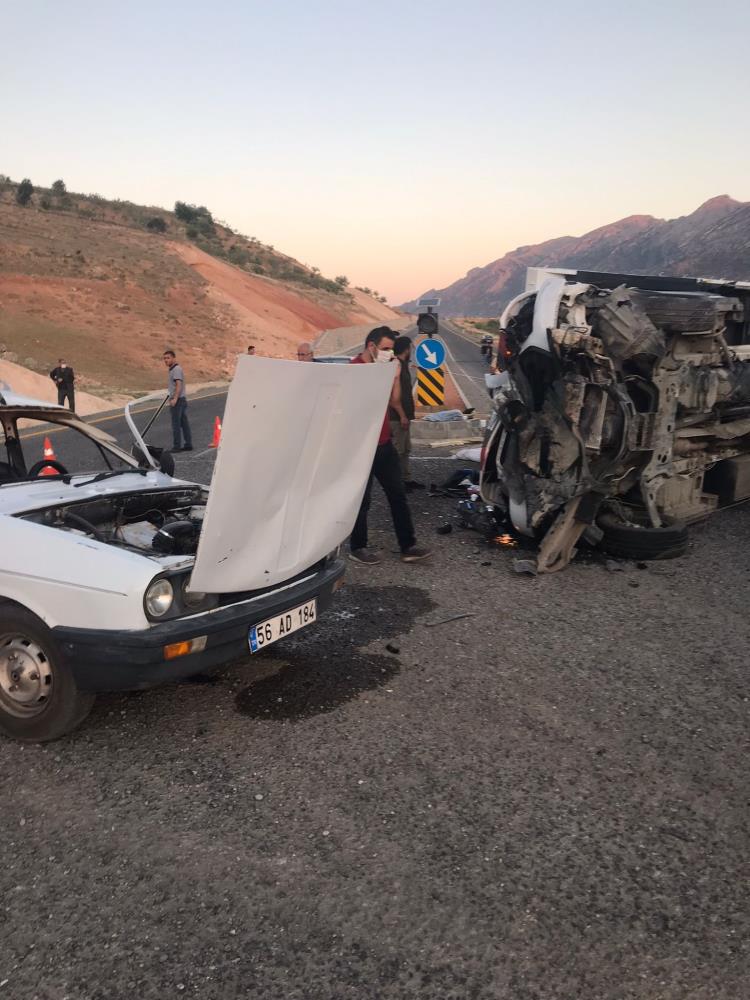 Siirt'te feci kaza, ölü ve yaralılar var