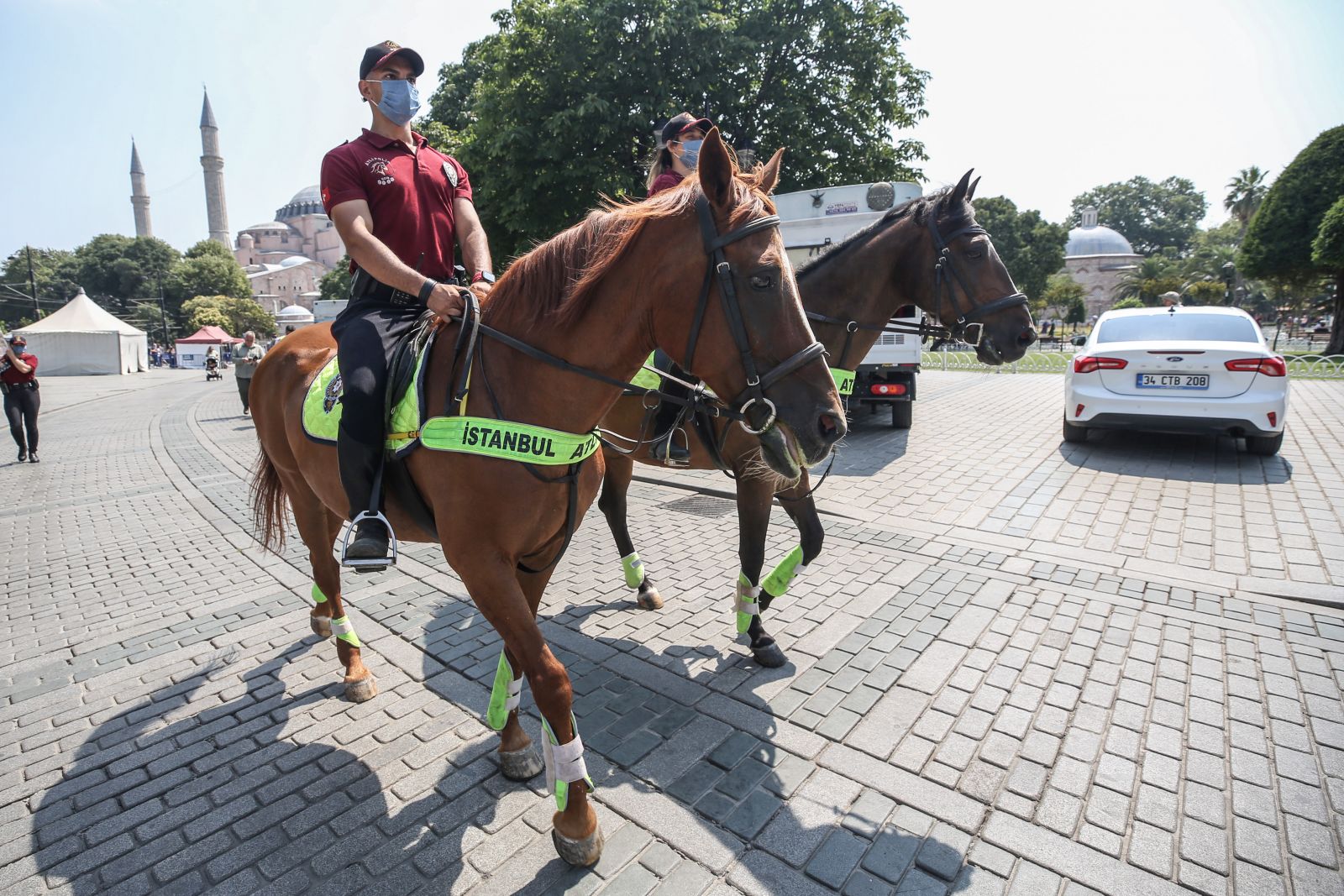 Atlı polisler Sultanahmet Meydanı'nda