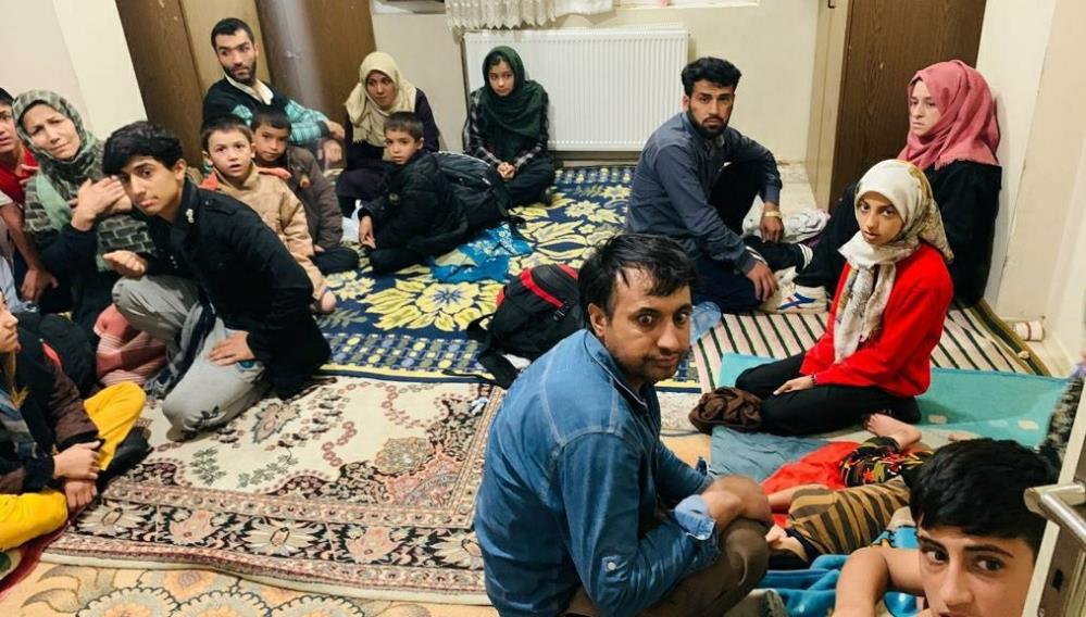 Emniyet şok evlerini yıktı! 2 daireden 115 kişi çıktı