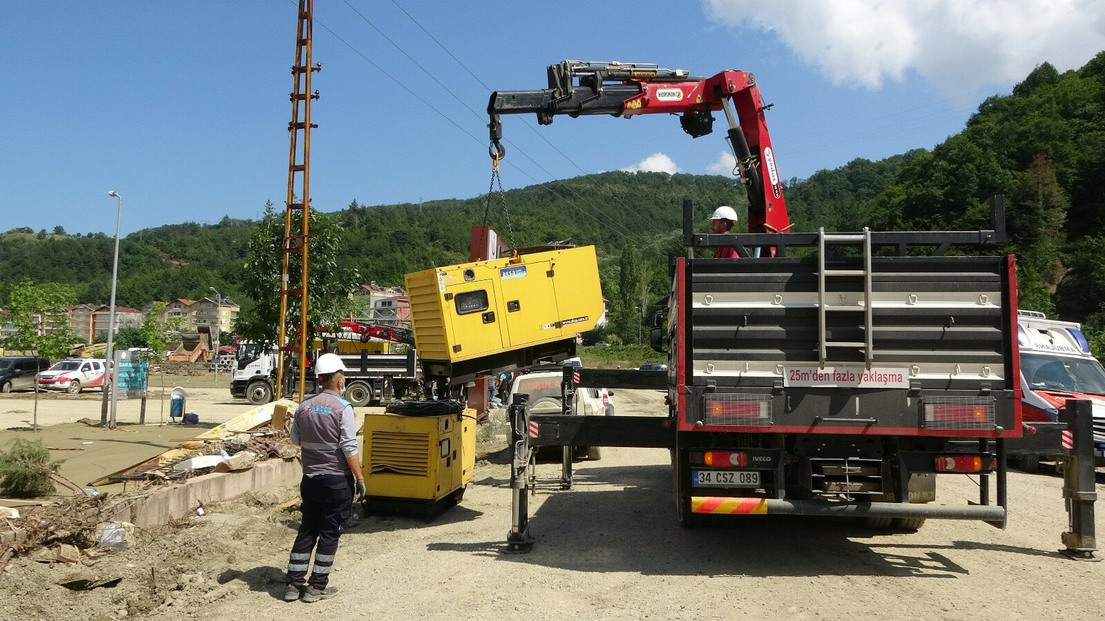 Bakan Dönmez: ‘Sel bölgelerine tamamına elektrik verildi’