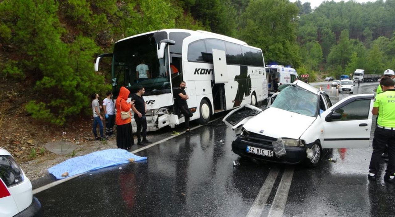 Tatil dönüşü feci kaza: Geride kızları kaldı!