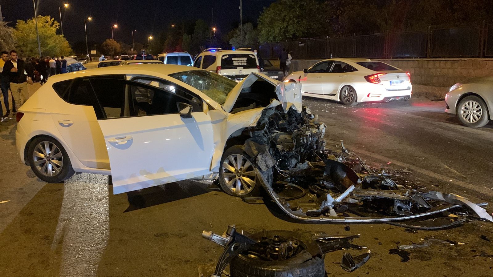 Kayseri'de 4 otomobil çarpıştı, çok sayıda yaralı var