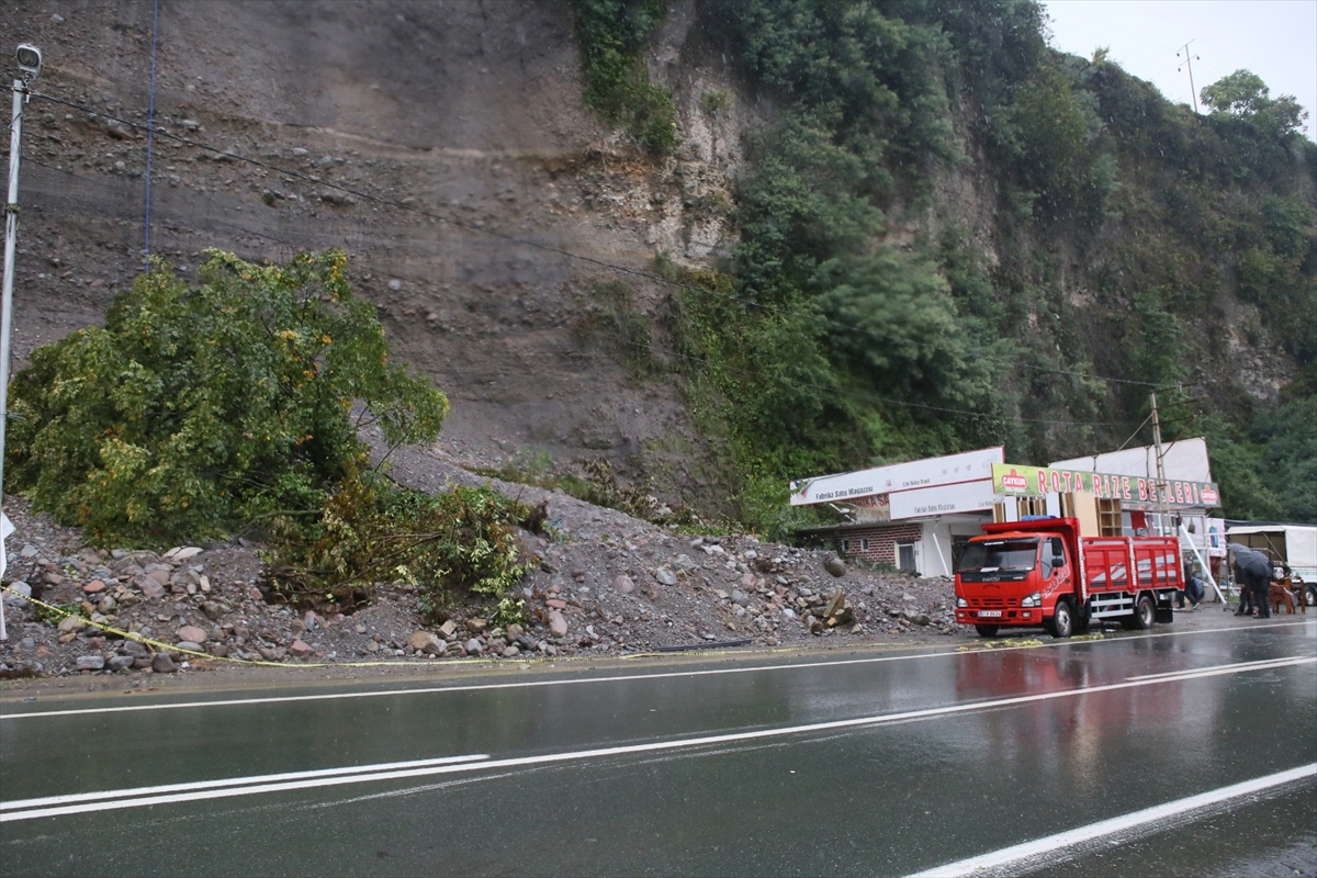 Rize'de şiddetli yağış hasara neden oldu