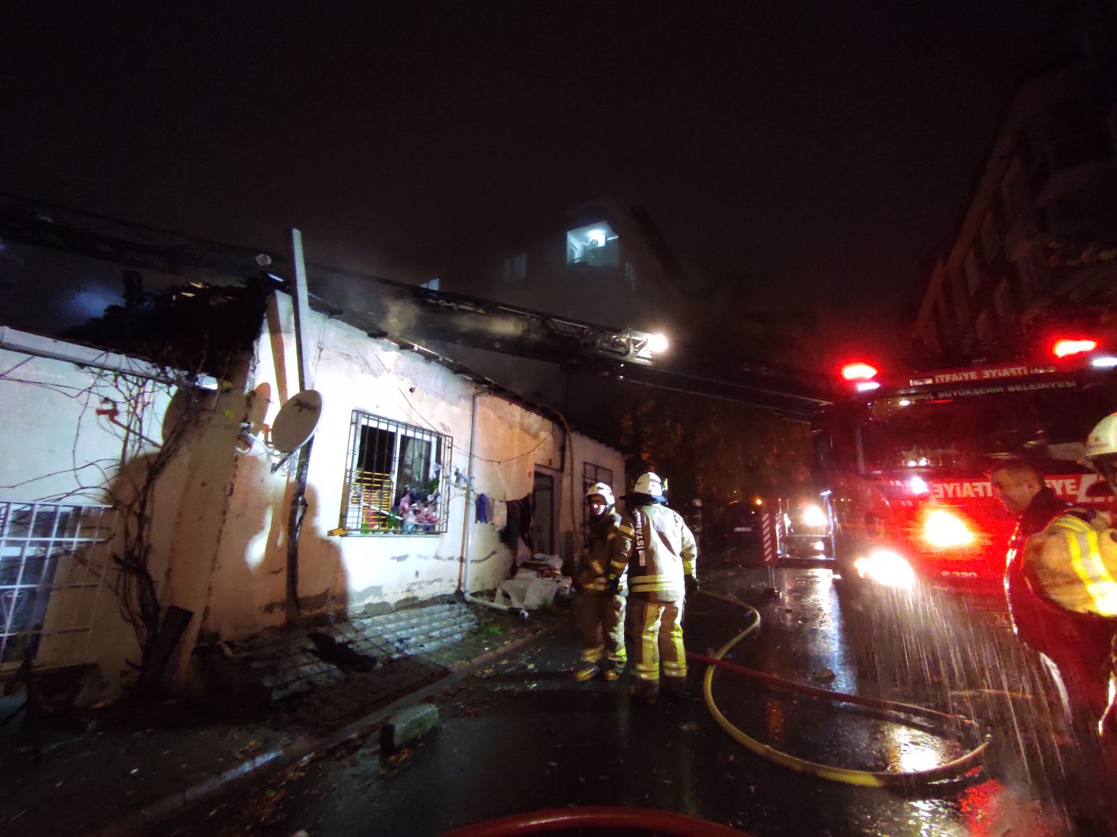 İstanbul'da gecekondu yangını