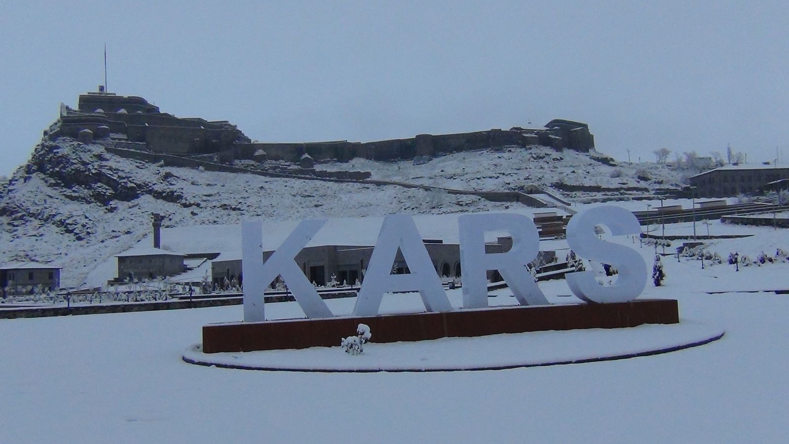 Baltık mimarisi yapılarıyla Kars'tan bembeyaz kartpostallık görüntüler