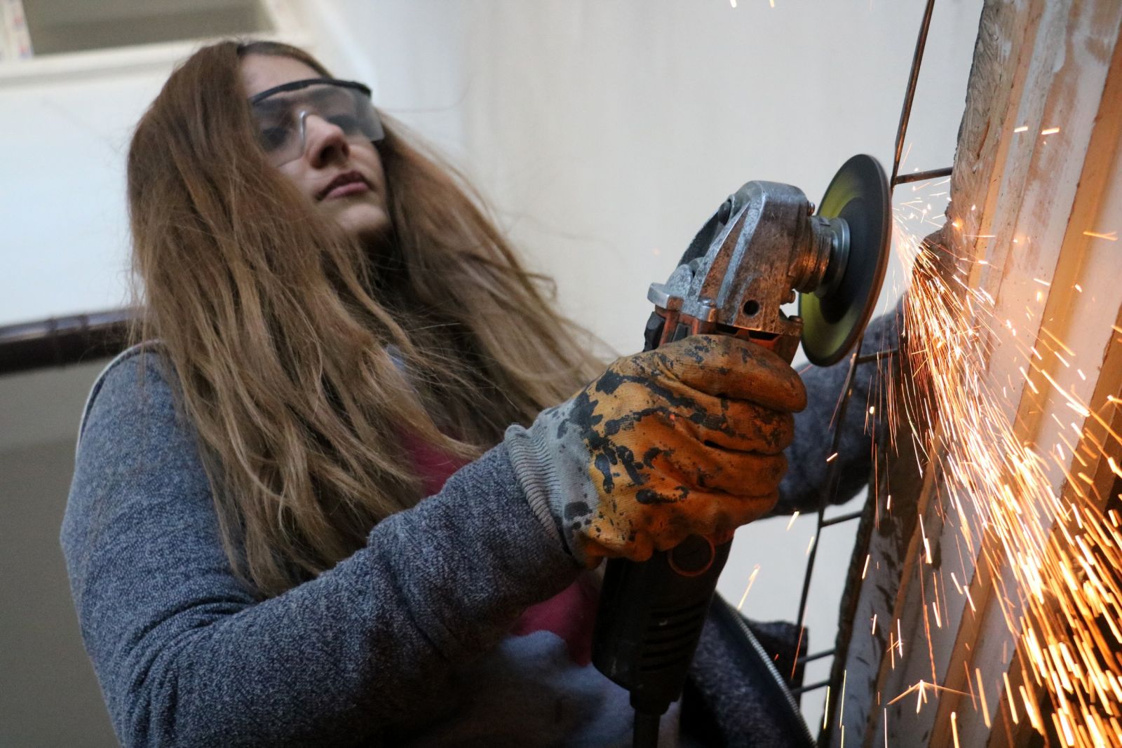 Sanayinin tek kadın ustası, tüm zorluklara rağmen mesleğini sürdürüyor