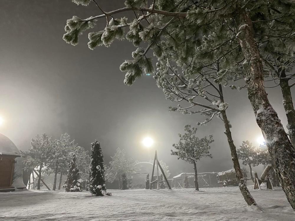 Çorum'da kar başladı, her yer beyaza büründü