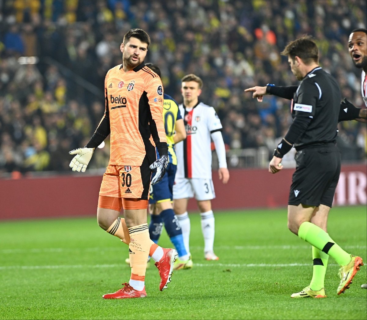 Derbide verdiği kararlarla tepki alan Fırat Aydınus kaç maç ceza alacak?