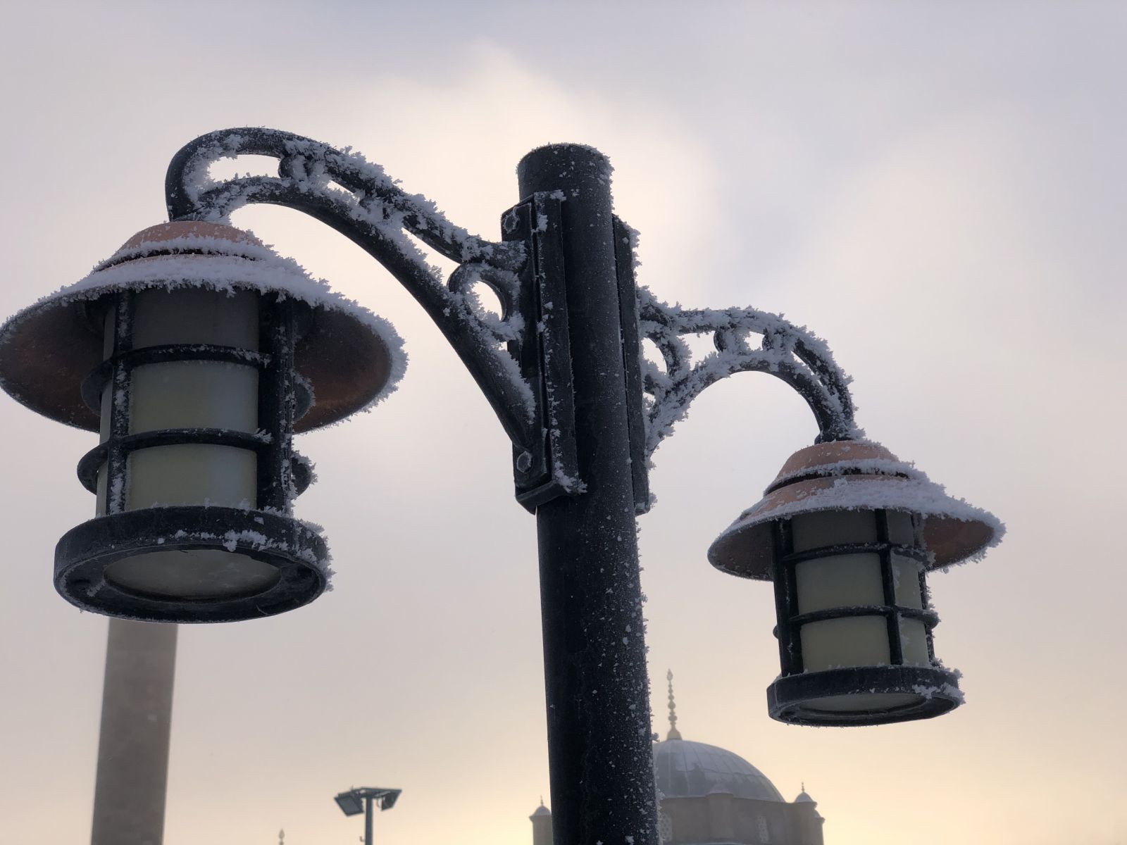 Kars'ta soğuktan vatandaşın kirpikleri buz tuttu