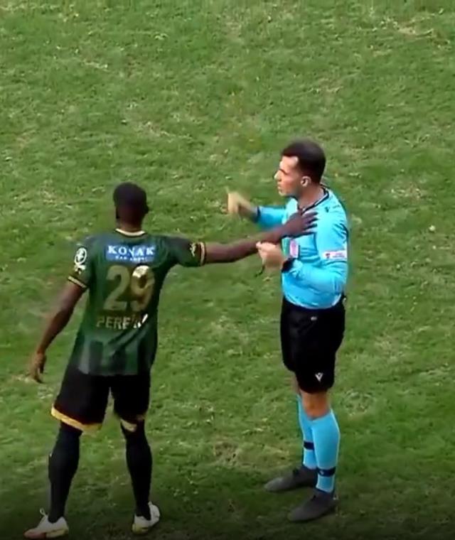 Türk futbol tarihinde bir ilk: Gösterilen kırmızı kart herkesi şaşırttı