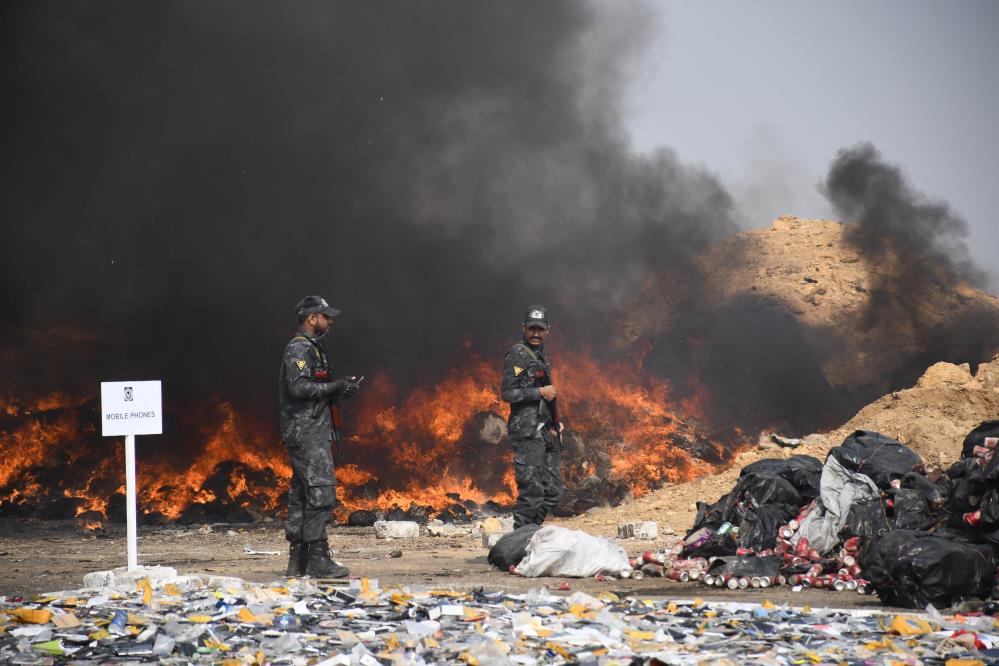 Pakistan’da 250 milyon dolar değerinde uyuşturucu ve kaçak mal imha edildi