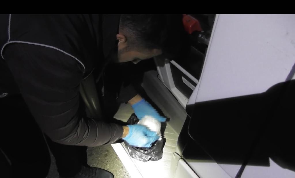 CHP'ye ait minibüsle uyuşturucu sevkiyatı