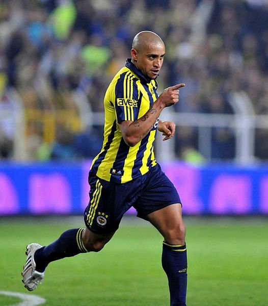 Dünya yıldızı Roberto Carlos’tan Fenerbahçe itirafı! İngiliz devini reddedip gelmiş