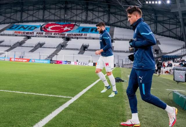 Cengiz Ünder durdurulamıyor! Rakibi Burak Yılmaz hayranlıkla izledi