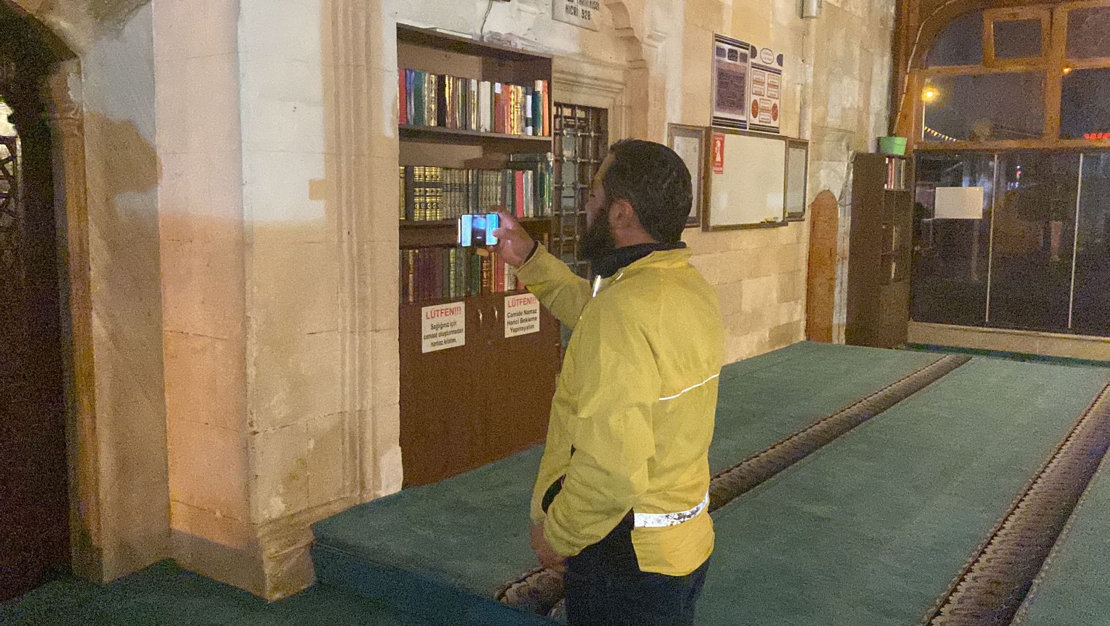 Almanya'dan bisikletle Çorlu'ya gelen gezgin Süleymaniye Camisi'ni tanıttı