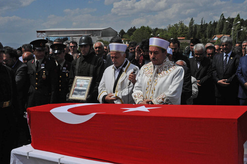 Şehidin hamile eşi feryat etti: 'Beni bırakıp nereye gidiyorsun'
