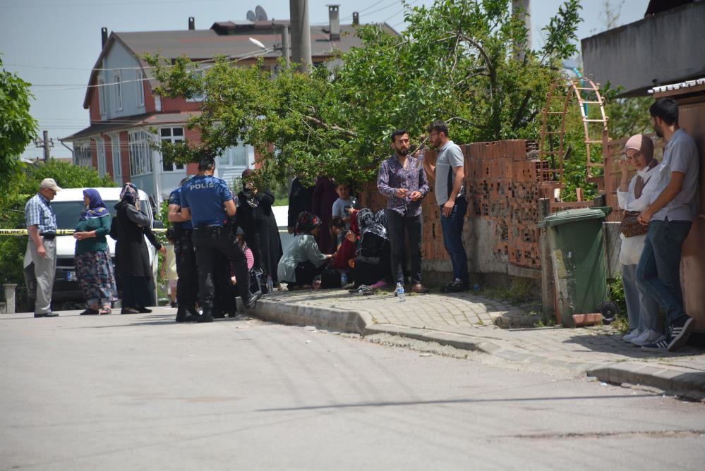 Balkondan girdiği evde katliam yaptı, 1 kişi atlayarak kurtuldu
