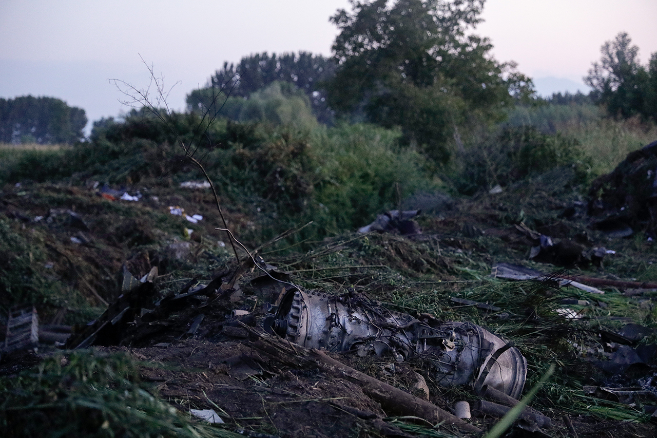 Yunanistan'da düşen uçağın mürettebatının cesetleri bulundu