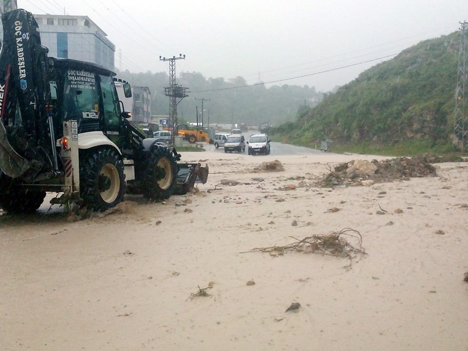 Ünye sele teslim! Son 10 yılın en büyük yağışı