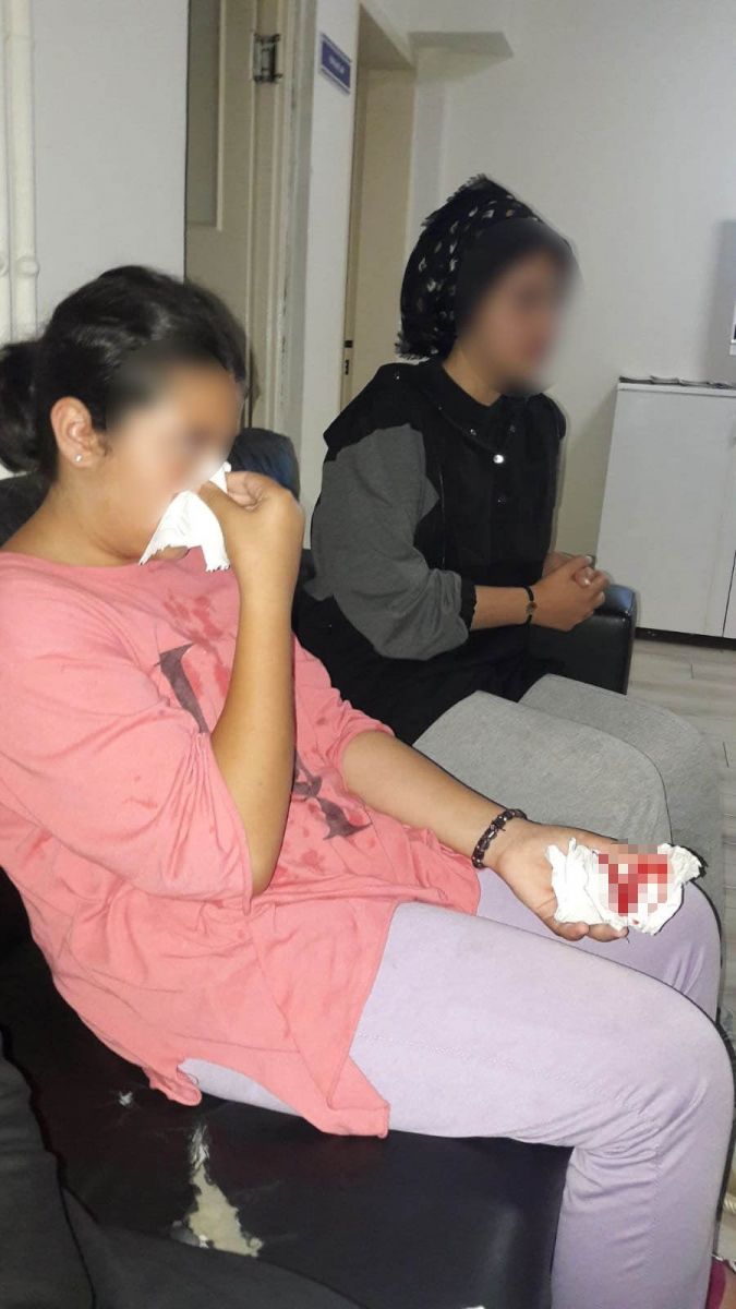 Villa sahibi, bahçesinden mısır alan 3 kızı yumrukladı