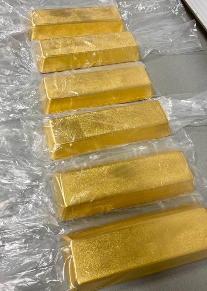 Havalimanında 225 kilo kaçak altınla yakalandılar