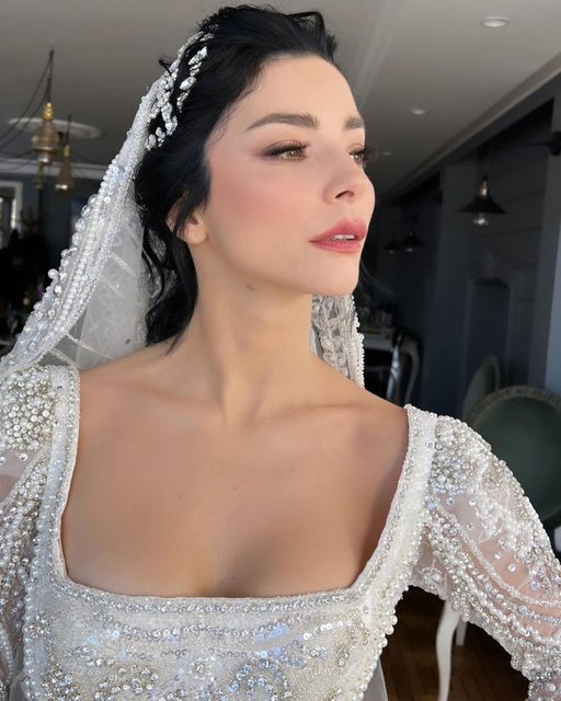 Merve Boluğur ikinci kez dünyaevine girdi, işte Merve Boluğur ve Mert Aydın'ın düğününden ilk kare