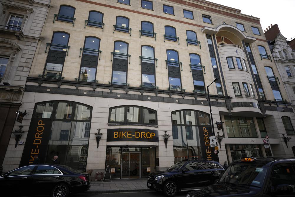 Londralılar Omicron varyantı korkusuyla kendilerini eve kapattı