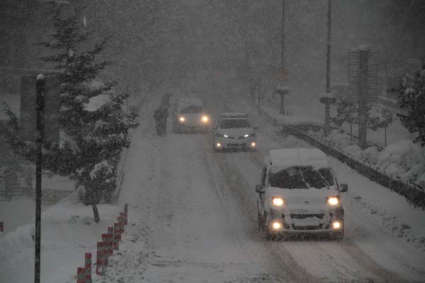 Trabzon kent merkezinde hayat durma noktasına geldi (Trabzon kar yağışı)