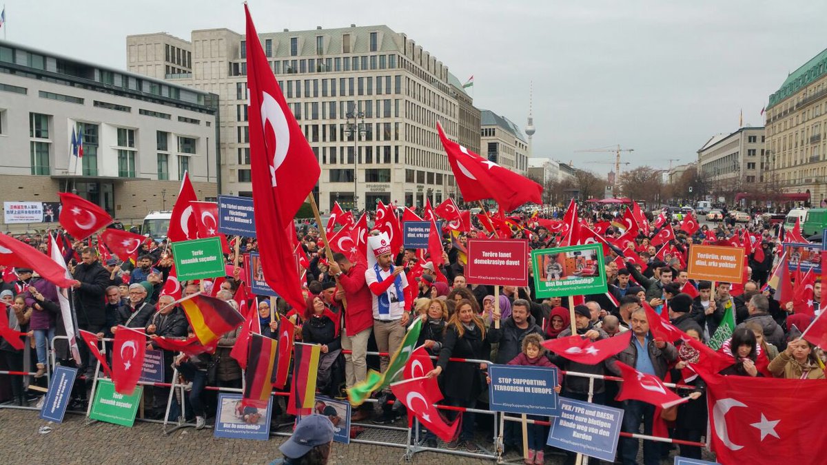 Avrupa'da Teröre Lanet Demokrasiye Davet mitingleri