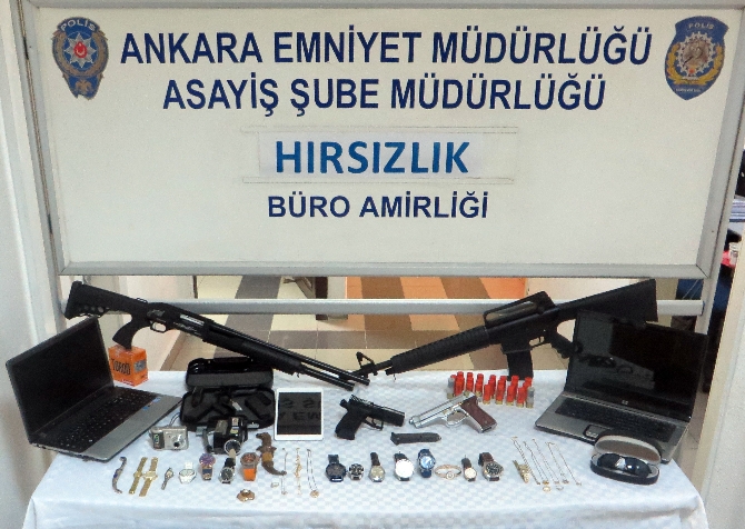 Çaldığı ziynet eşyaları ile fotoğraf çektirdi!