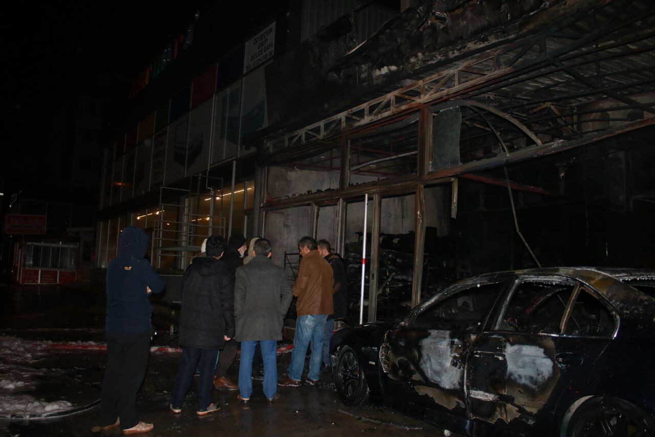 Bursa'da yangın, 13 kişi hastaneye kaldırıldı!